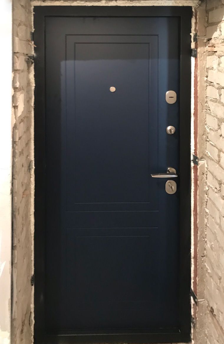Входная дверь в квартиру 236АР1 вид изнутри