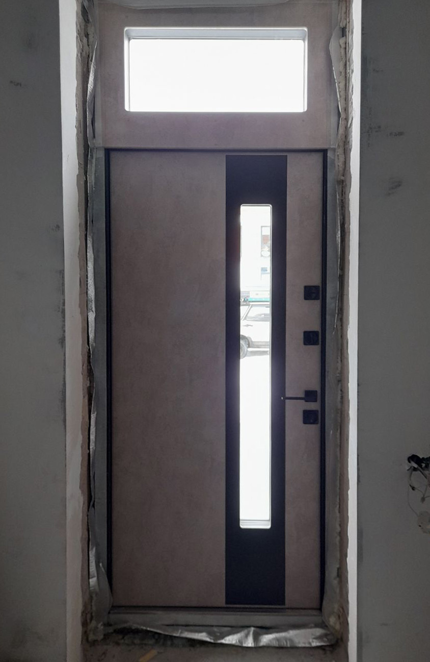 Входная дверь в частный дом 148АР1 вид изнутри