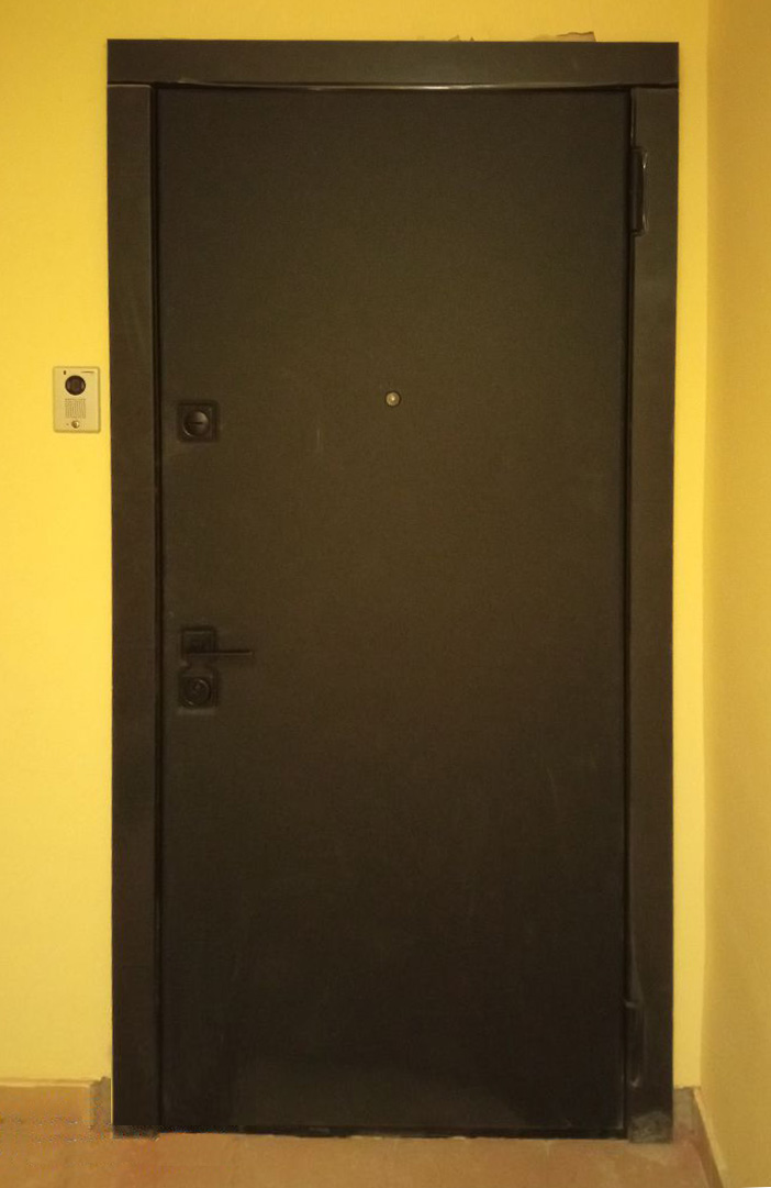 Входная дверь в квартиру 191АР1 вид снаружи